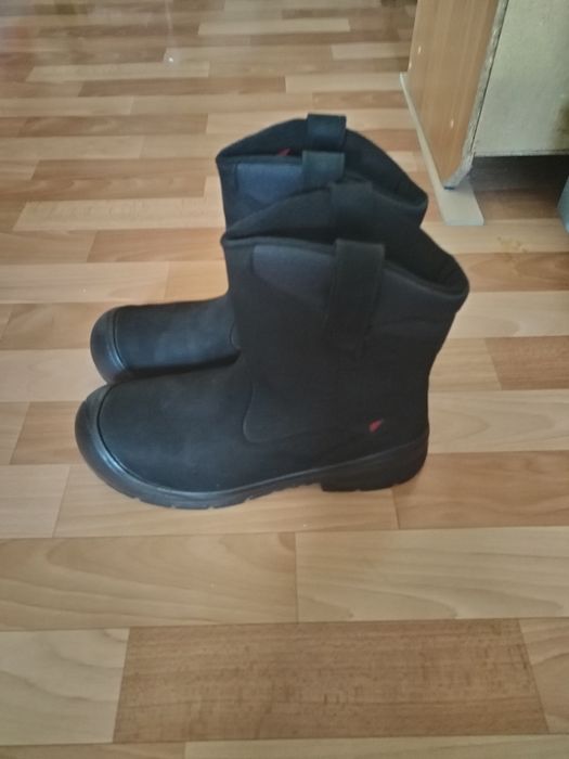 Продам защитные рабочие сапоги Redwing