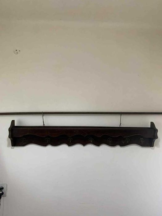 Polita cuier lemn masiv cu aghatatori bronz