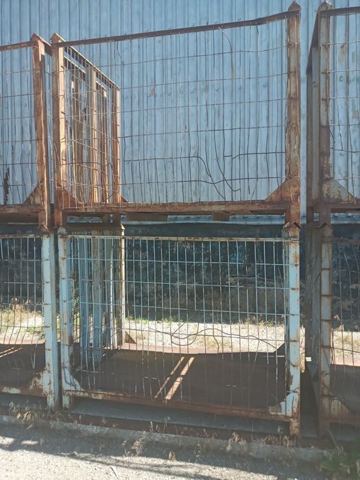 Продам сетку металлическую.