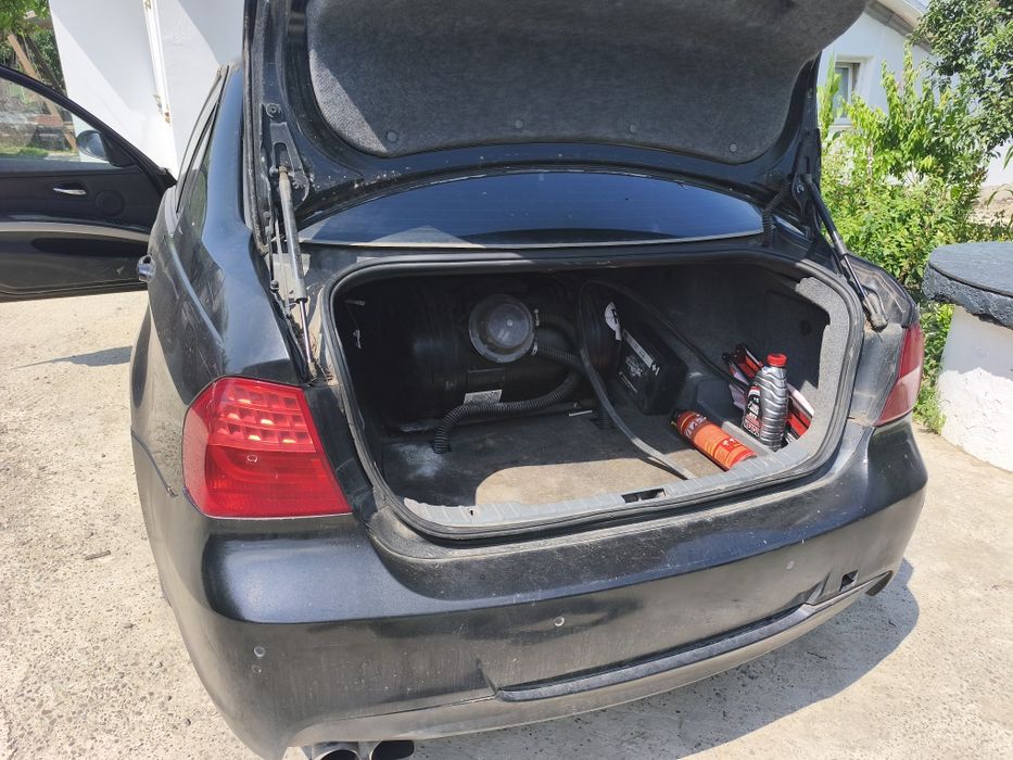 Vând BMW e90 320i