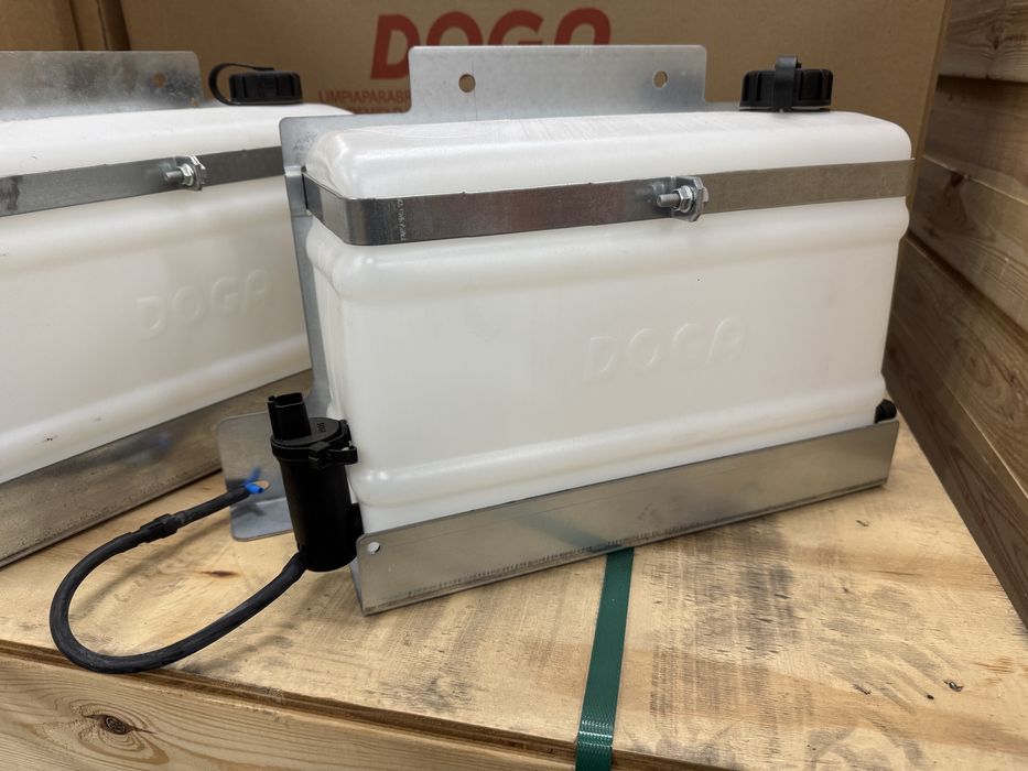 Nou Doga Vas rezervor lichid parbriz stropgel 8,7L 12v + Suport pentru Autovehicule Offroad Tractor Utilaje Masini de teren Etc