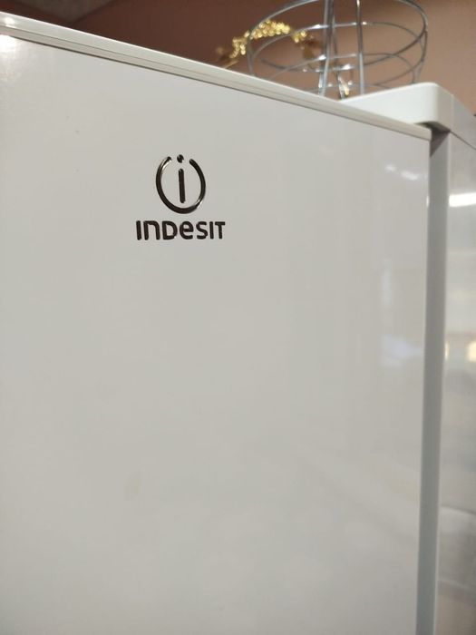 Холодильник Indesit