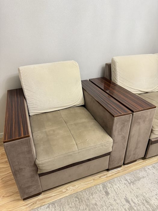 Диван с креслом в нормальном состоянии