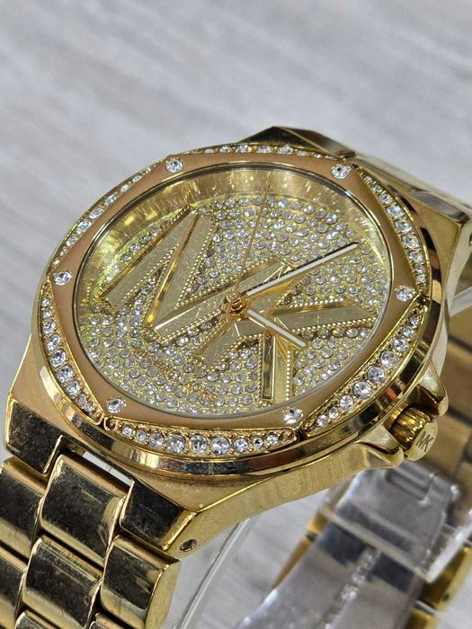 Продавам часовник MICHAEL KORS MK7229