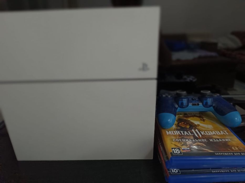 Белая плейстейшн 4 с играми