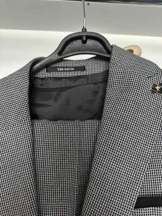 Мъжки костюм разчер L/XL