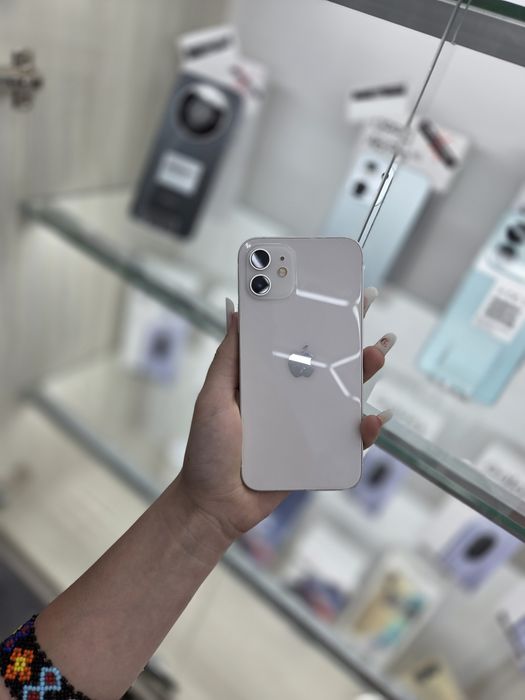 Humor GSM oferă spre vânzare / iPhone 12 / 128 GB / White / Baterie 100% / Garanție/ Rate