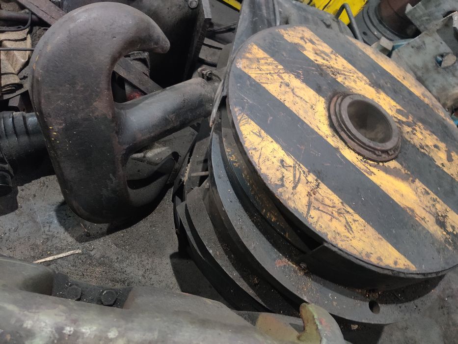 Продам крюковую на Кран 80т