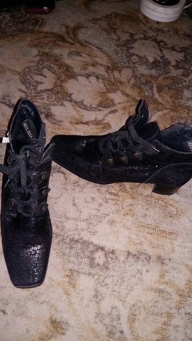 Ботики женские р40