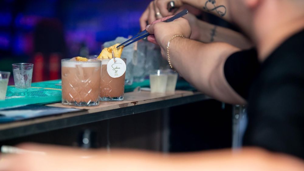 LuuEvents CocktailBar Mobil - Servicii Bar mobil / Tort de shot-uri