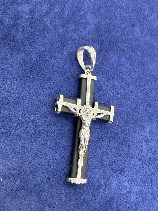 Cruce argint și silicon