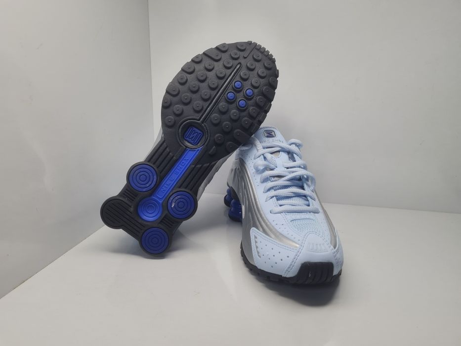 Маратонки Nike Shox 

Чисто нови с кутия.

Размер 36 стелка 22.5 см.

Цена 65 евро.