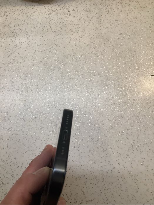 Продавам Iphone 15 pro 128gb blue