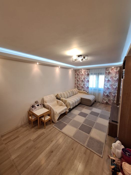 Apartament 3 camere dec, conf 1, etaj 2, str Rosiori PiataMare