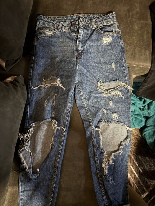 Дънки и кожен клин