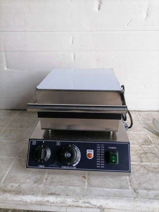 Гофретник електрически професионален