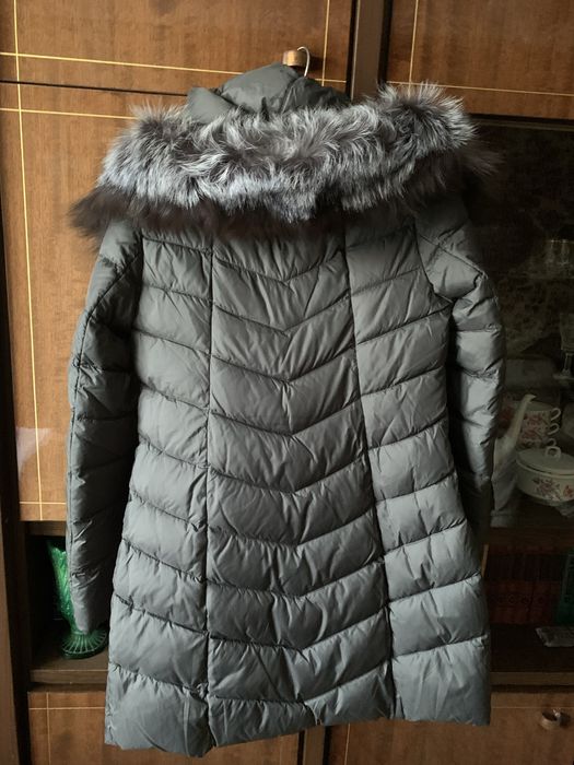 Продается новая куртка-пуховик с капюшоном