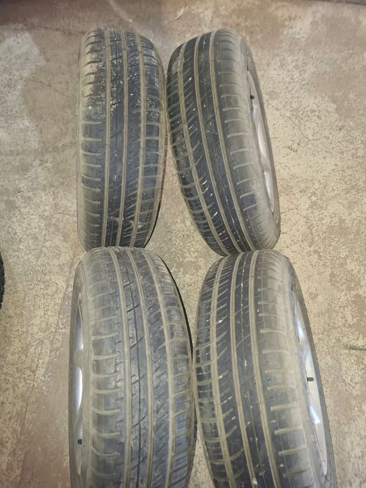 Продам комплект шин с дисками