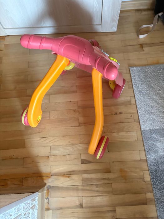 Детска проходилка уолкър