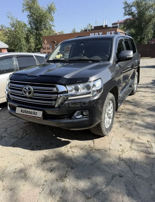 Продам автомашину ленд крузер 200