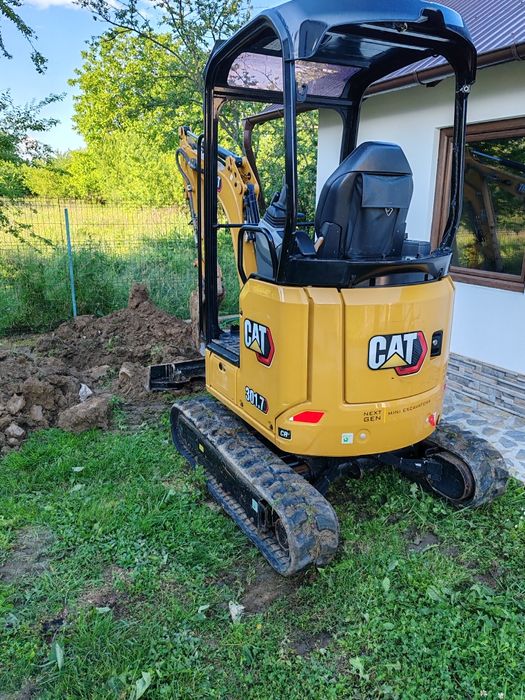 Inchiriez miniexcavator cu operator pentru diferite activități picon