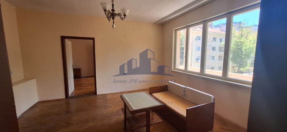 Продава се Двустаен апартамент в Шумен, Център - 72 кв.м за 1396 €/кв.м - Снимка #1