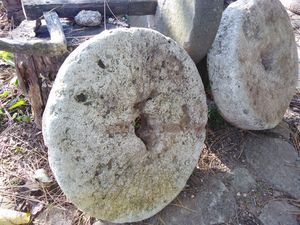 продавам воденични камъни