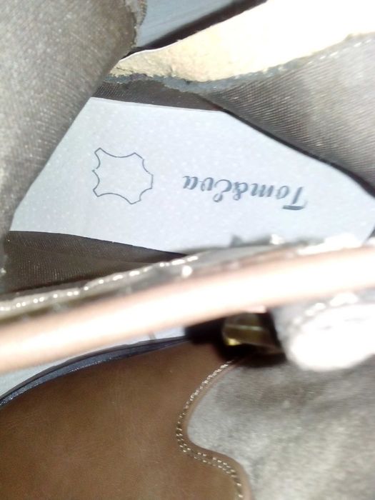 продавам  дамски  боти нови номер 39 love MOSCHINO