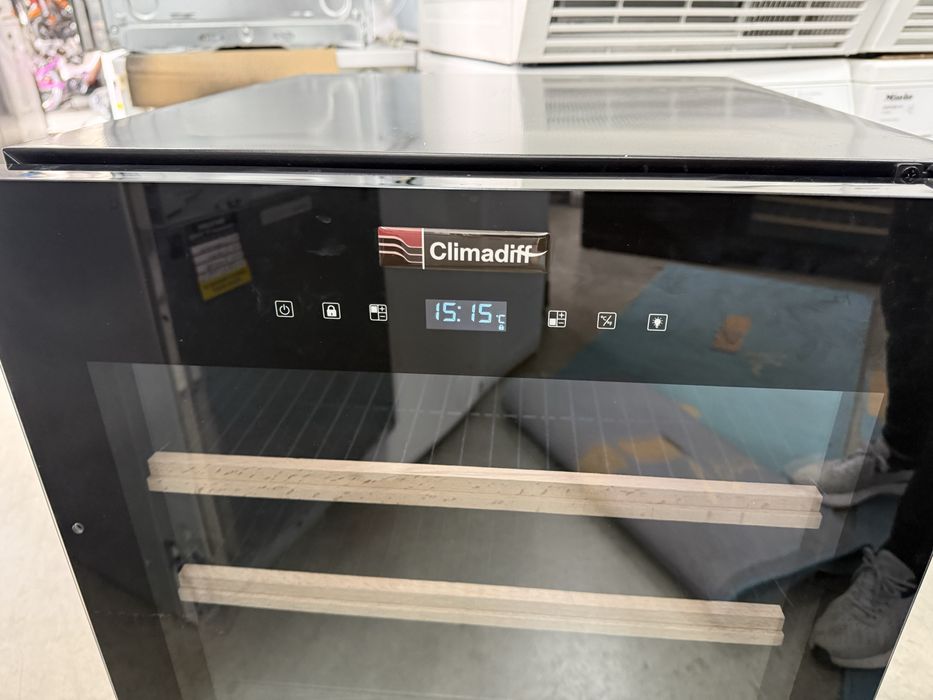 Витрина за вино Climadiff
