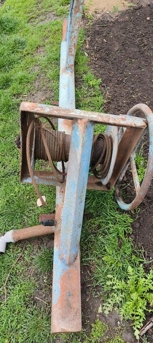 Troliu , macara , fântâna