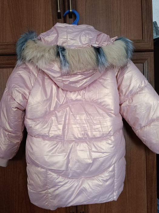 Продам куртку для девочки!