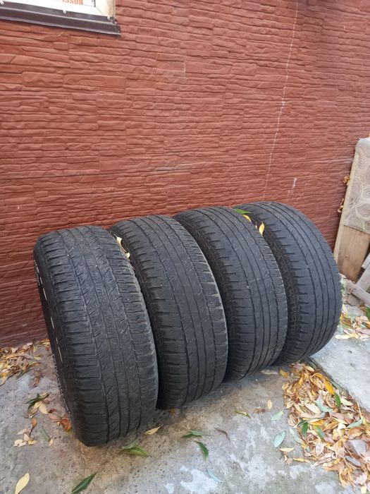 Продам шины от тайота прадо