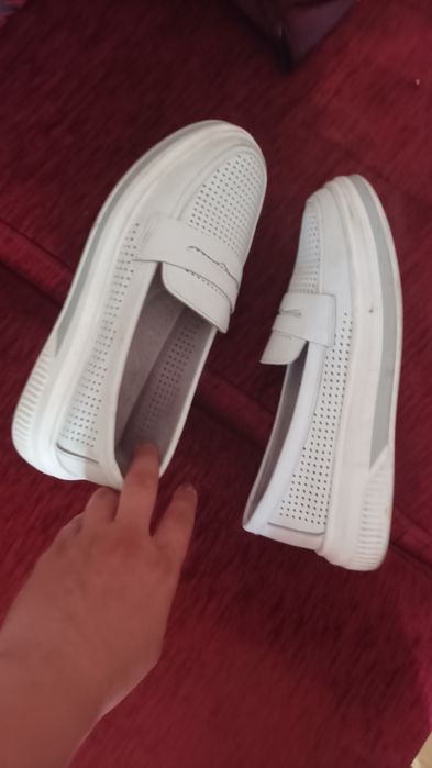 Бели обувки естествена кожа 39