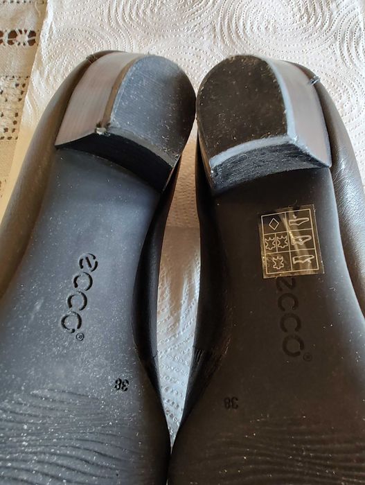 Дамски черни кожени обувки Ессо, номер 38