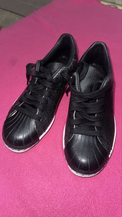 Прожам новые кроссовки Adidas