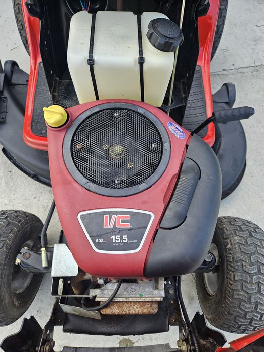 Tractoraș de tuns iarba gazon MTD 15.5 HP