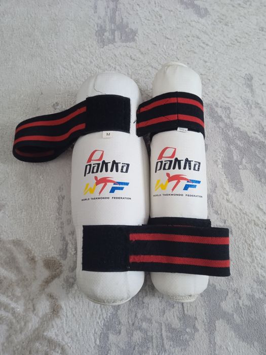 щитки на руки и на ноги.