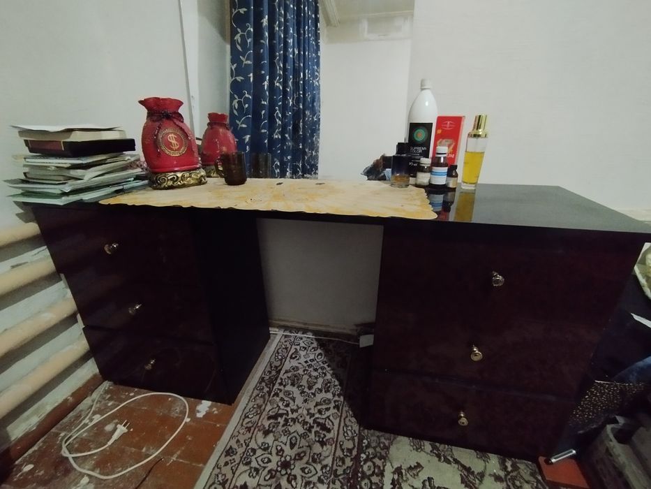 Спальняя кровать  тумба с зеркалам