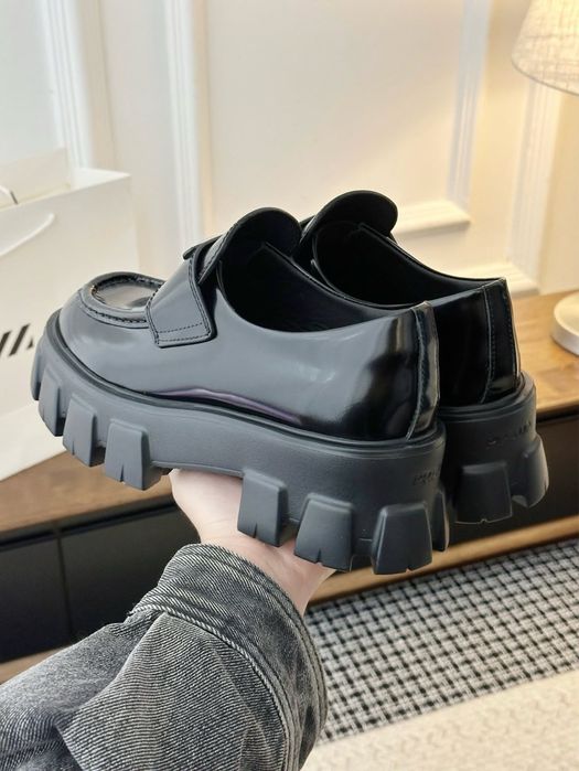 Лофъри  Prada.