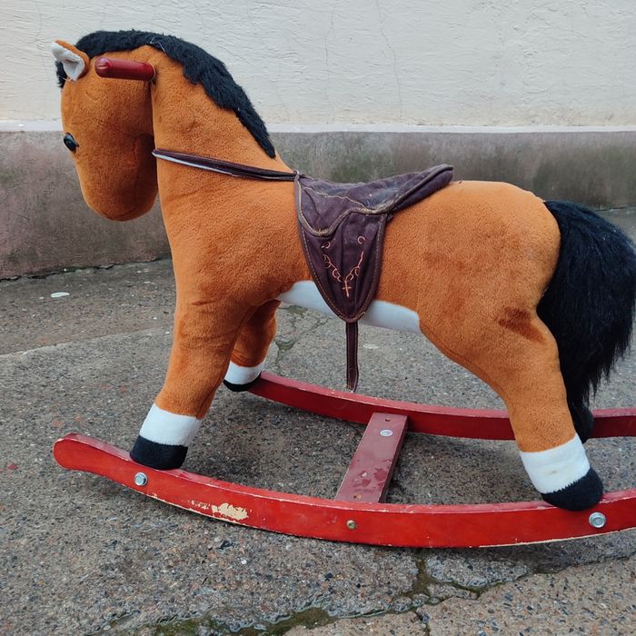 Продам лошадку-качалку