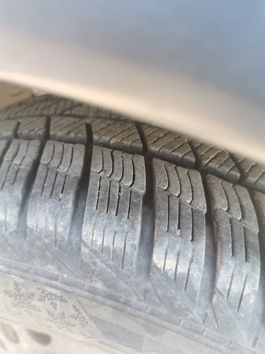 Опел Зафира  цял или по договаряне с газов инжекцион и комплект гуми