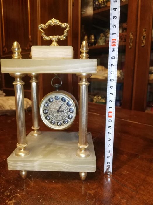 Telefon vintage si Ceas din piatra verde jad