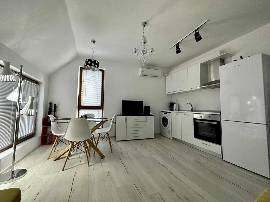 Дава се под наем Двустаен апартамент в Варна, Колхозен пазар - 65 кв.м за 485 € - Снимка #1