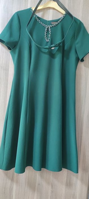 Vând rochie elegantă