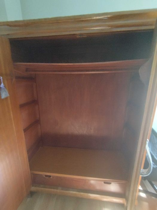 Подарява гардероб и врати, ако някой иска да си ги демонтира