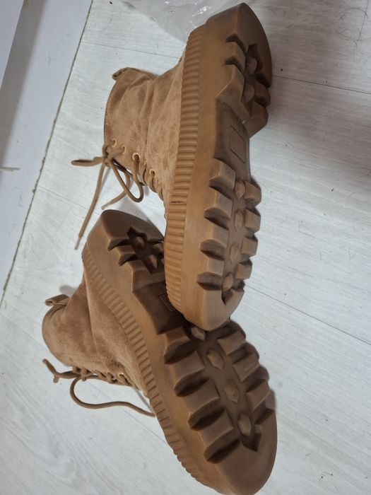 Дамски велурени боти