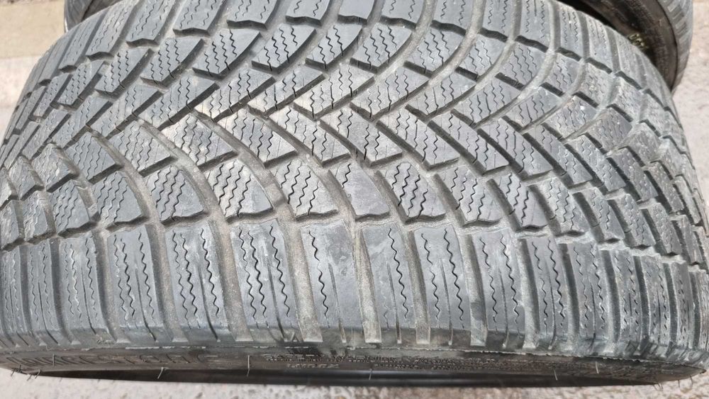 2 anvelope iarna SH 225/40/18 BRIDGESTONE. Dot 4322. 330 RON/perechea.