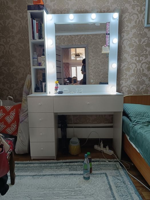Продается туалетный стол