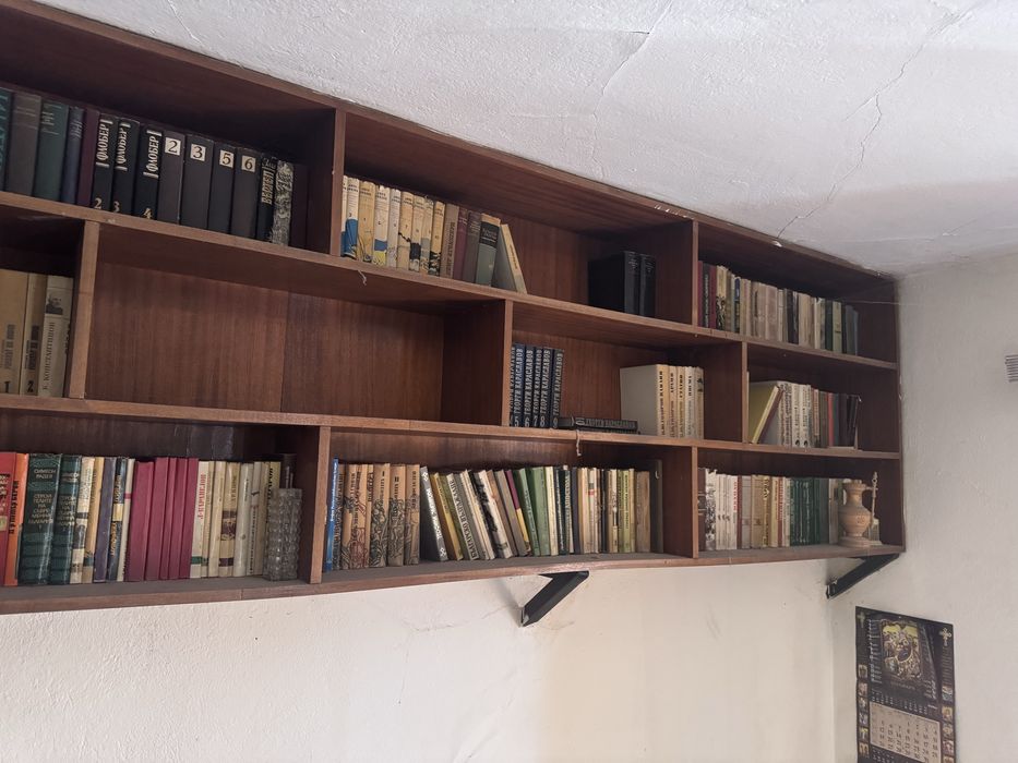 Продавам  стари  книги на едро