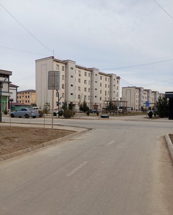 Yangi bozorda 5 etajka domning 3-xonali uy sotiladi